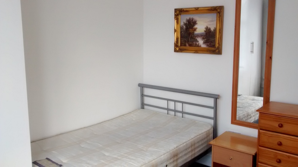 Double Studio near Tube