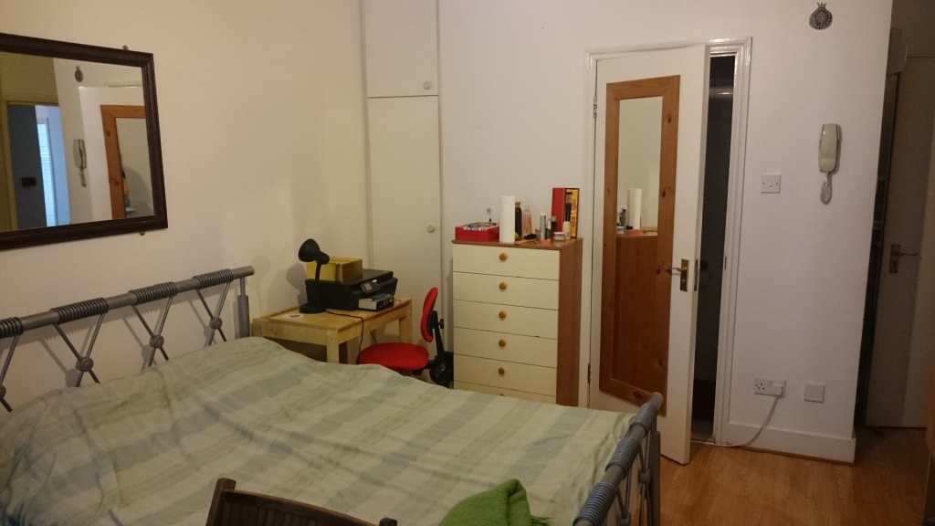 Double studio near tube